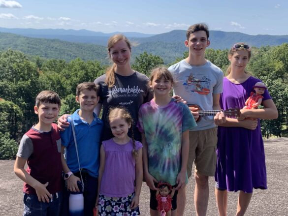 7 siblings at the top of stone mountain